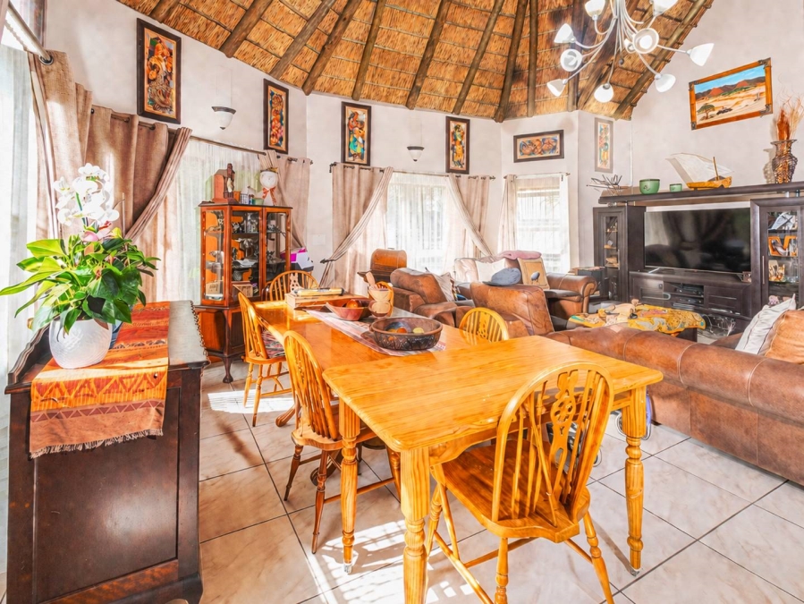 5 Bedroom Property for Sale in Melodie North West